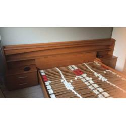 Tweepersoonsbed 160x210 i.z.g.st. moet snel weg