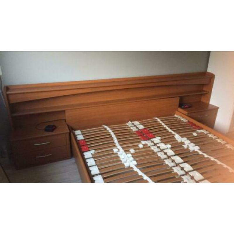 Tweepersoonsbed 160x210 i.z.g.st. moet snel weg