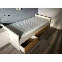1 persoons bed met 2 kastjes te koop