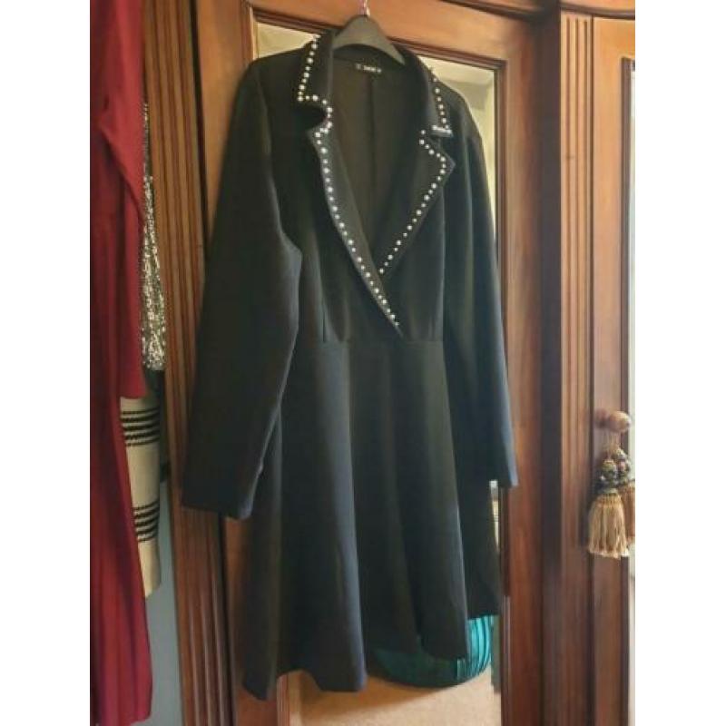 Zwarte jurk met parels maat 48 50