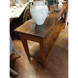 Koloniale teakhouten sidetable met lades in onderplateau