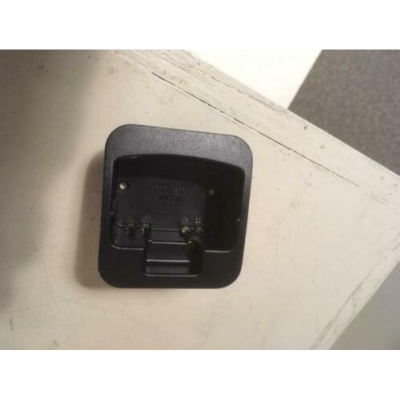 573. Icom AD-100 desktop Charger adapter