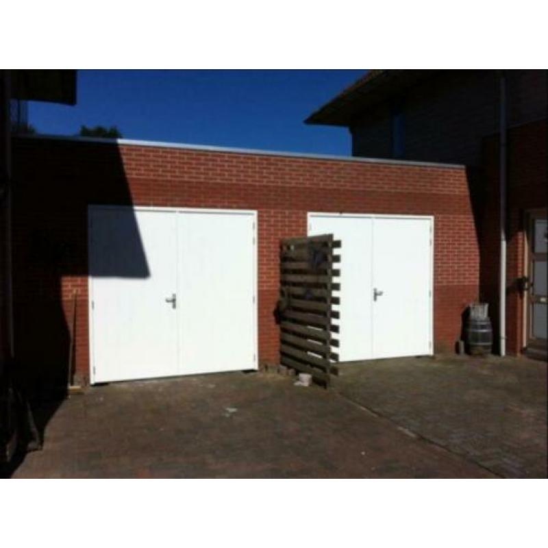 Openslaande houten garagedeuren uit Den Ham