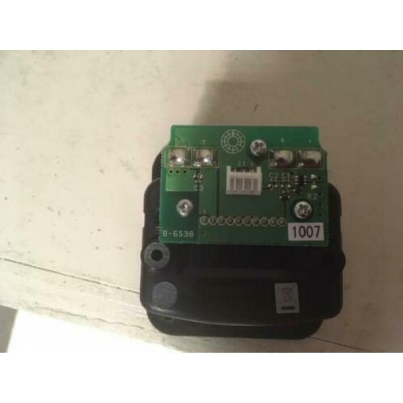 573. Icom AD-100 desktop Charger adapter