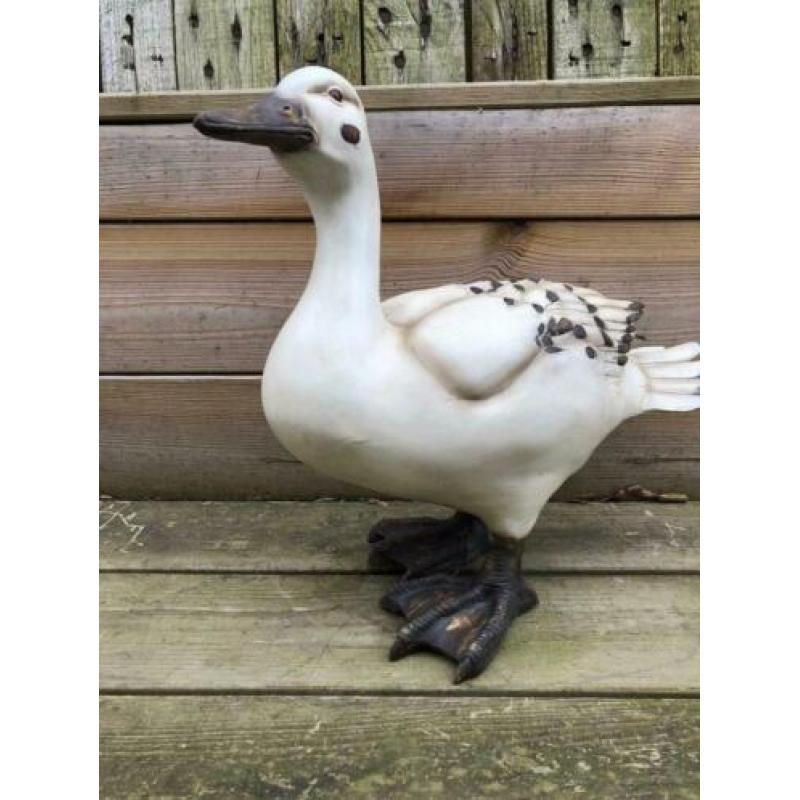 Mooi beeld van een eend-old-look white, polystone-eend