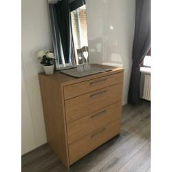 1 persoons bed met 2 kastjes te koop