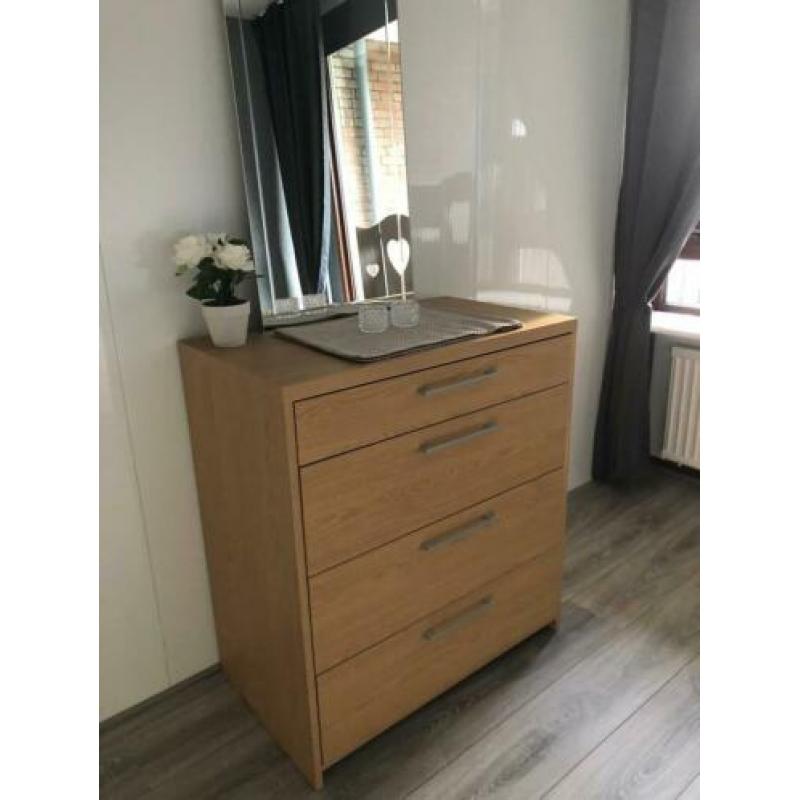 1 persoons bed met 2 kastjes te koop