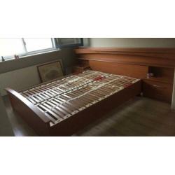 Tweepersoonsbed 160x210 i.z.g.st. moet snel weg