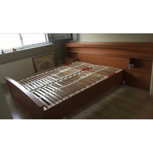 Tweepersoonsbed 160x210 i.z.g.st. moet snel weg