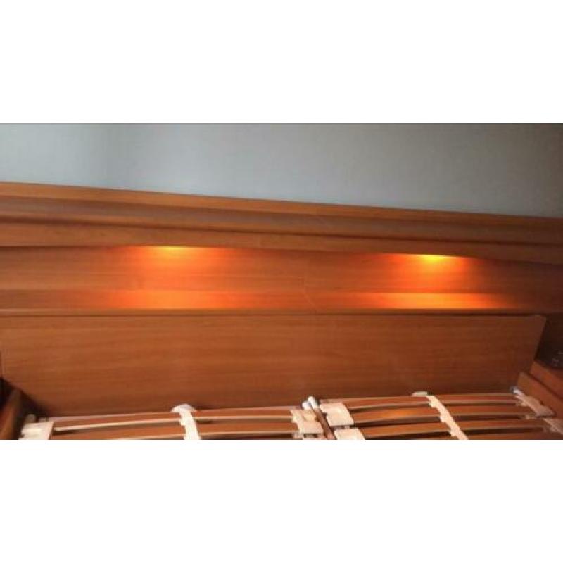 Tweepersoonsbed 160x210 i.z.g.st. moet snel weg