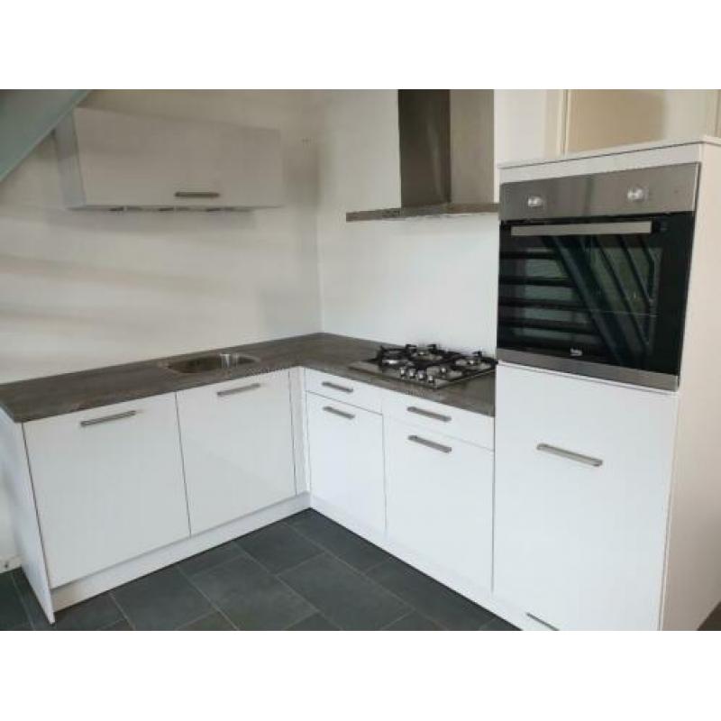 INNOVARE Keukens: HOOGGLANS Showroomkeuken / Compleet !