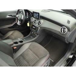 Mercedes-Benz CLA-Klasse 200 Aut7 AMG line (full options)