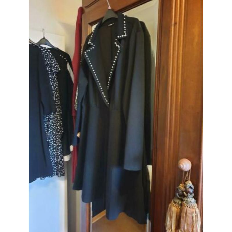 Zwarte jurk met parels maat 48 50