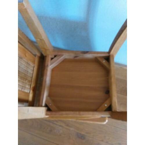 Houten stoelen