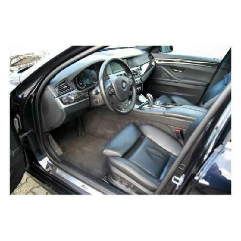 BMW 5-SERIE 528i Touring Executive M-sport Automaat