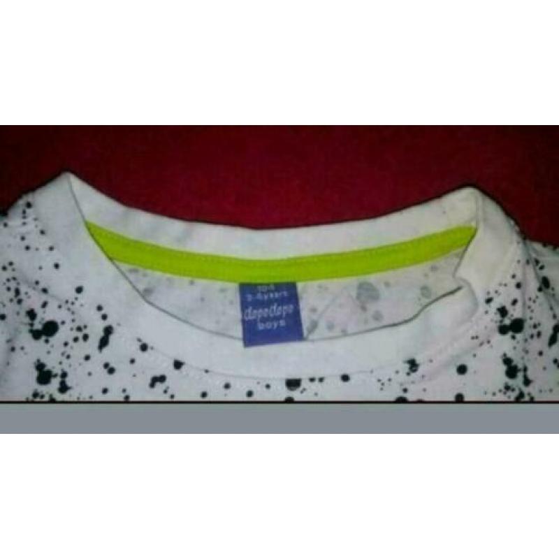 Heel mooi wit shirt met zwarte spetters ... Maat 104