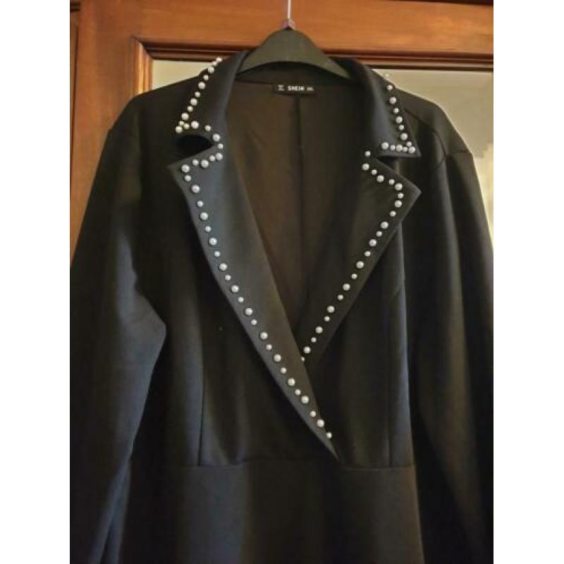 Zwarte jurk met parels maat 48 50