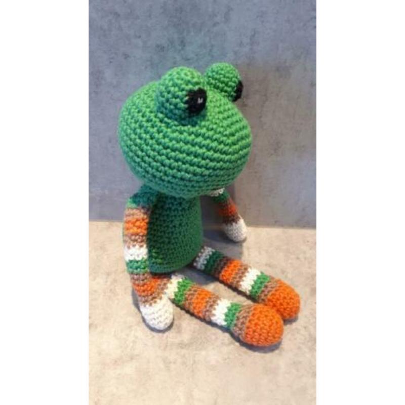 zelf gehaakte kikker knuffel