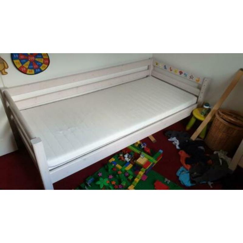 Flexa bed 200 x 90 inclusief matras en lattenbodem
