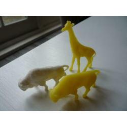 3x Kunststof Figuurtjes Giraffe en Bizon