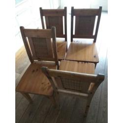 Houten stoelen