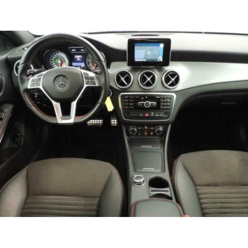 Mercedes-Benz CLA-Klasse 200 Aut7 AMG line (full options)