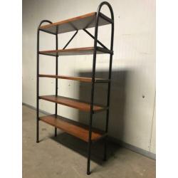 vintage staande rek / étagère met zwart stalen frame