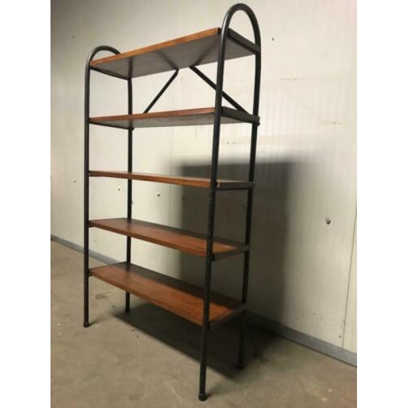 vintage staande rek / étagère met zwart stalen frame