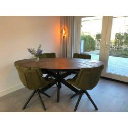 Nieuwe ovale EetkamerTafel. 240 x 120 x 78 cm. Visgraat
