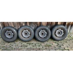 Te koop set van 4 x winterband op velg.