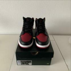 Jordan 1 mid bred toe red maat 38,5