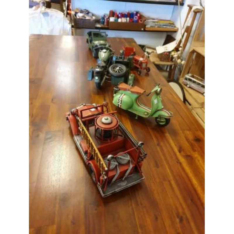 Miniatuur voertuigen: Jeep, trekker, zijspan, scooter...