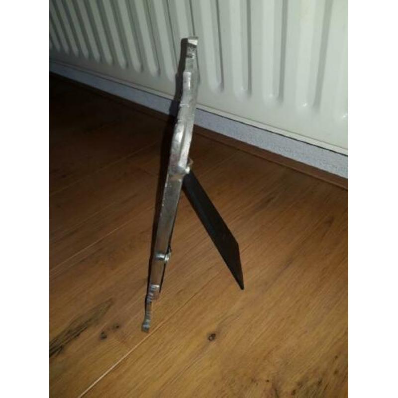 Brocante spiegel met zilverkleurige lijst