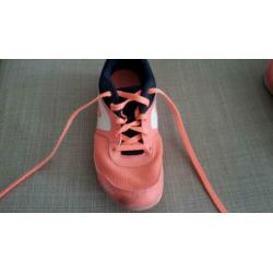Spikes, maat: 35. Merk: Kalerji