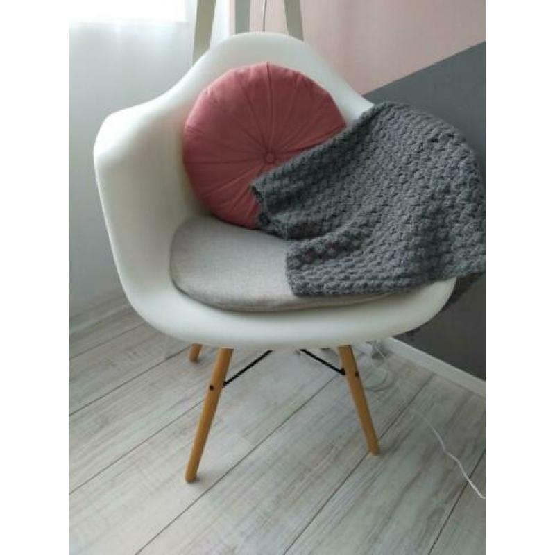 Leuke stoel voor bijvoorbeeld de kinderkamer.