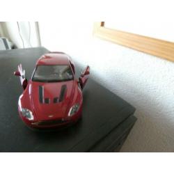 Aston Martin V12 Vantage modelauto Welly 1:24
