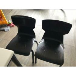 Kinder tafeltje met 4 stoelen