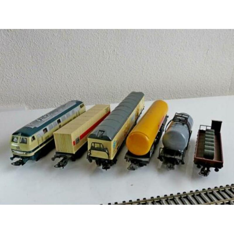 Diesel DB met benzinetransport, interfrigo, containerwagon m