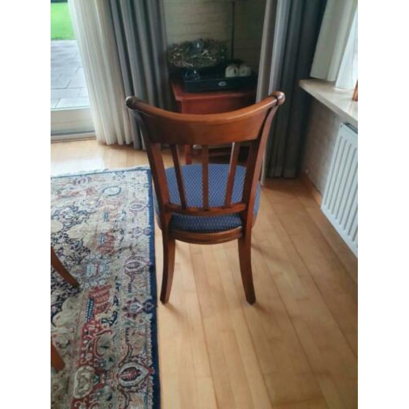 Eettafel met stoelen