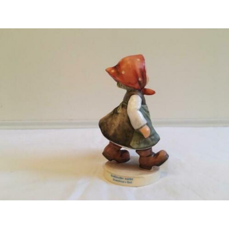 Hummel Goebel, meisje met zakje.