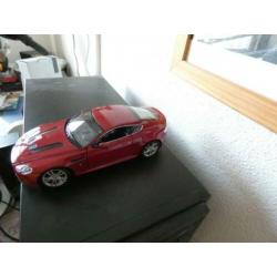 Aston Martin V12 Vantage modelauto Welly 1:24