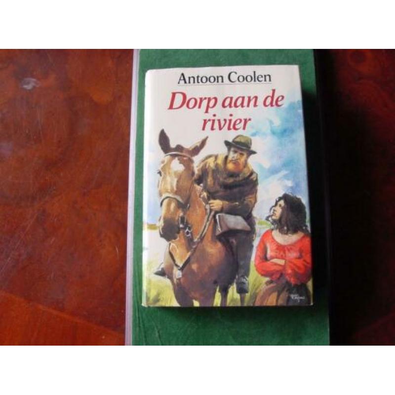 Dorp aan de rivier. Antoon Coolen. 258 pagina's.