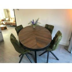 Nieuwe ovale EetkamerTafel. 240 x 120 x 78 cm. Visgraat