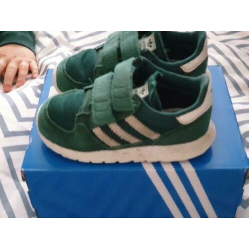 Groene adidas maat 22