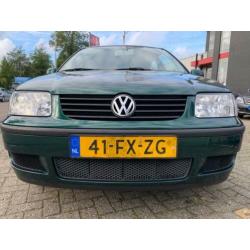 Volkswagen Polo 1.4-16V Trendline 5 deurs Nieuwe APK Groen