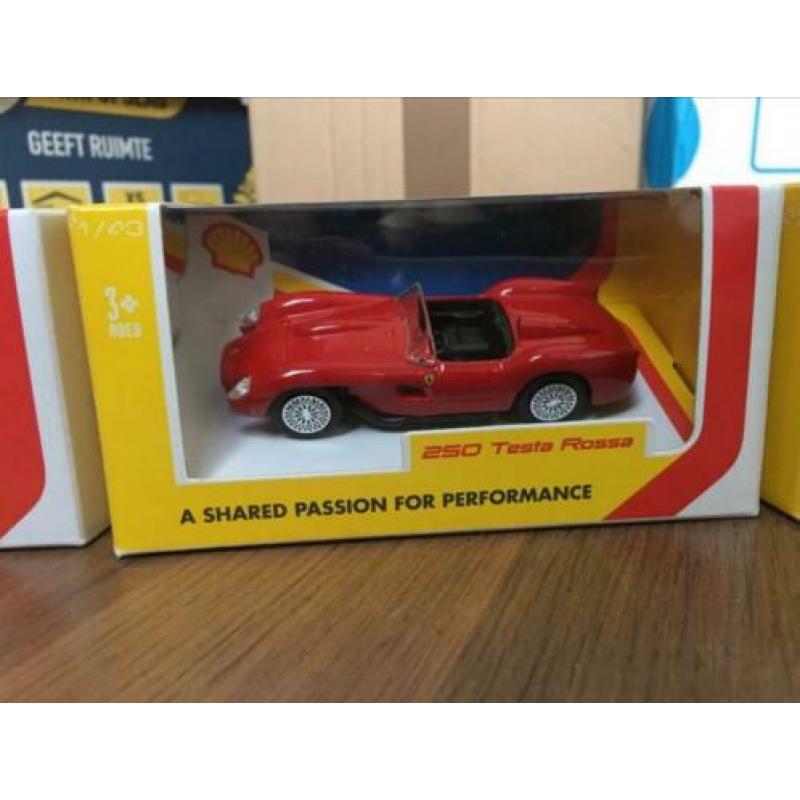 6x nieuwe Bburago Ferrari schaalmodellen 1:43