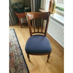 Eettafel met stoelen
