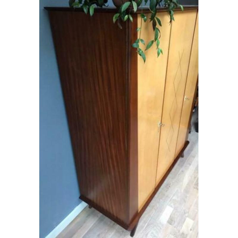 Prachtige vintage / retro houten kledingkast kast hang leg