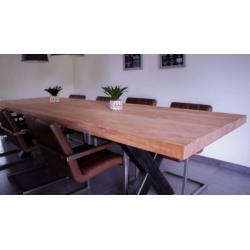Eiken houten eettafel