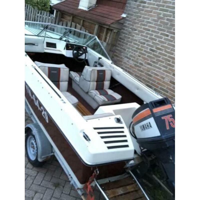 INVADER 170 YAMAHA 75PK met kantel trailer.